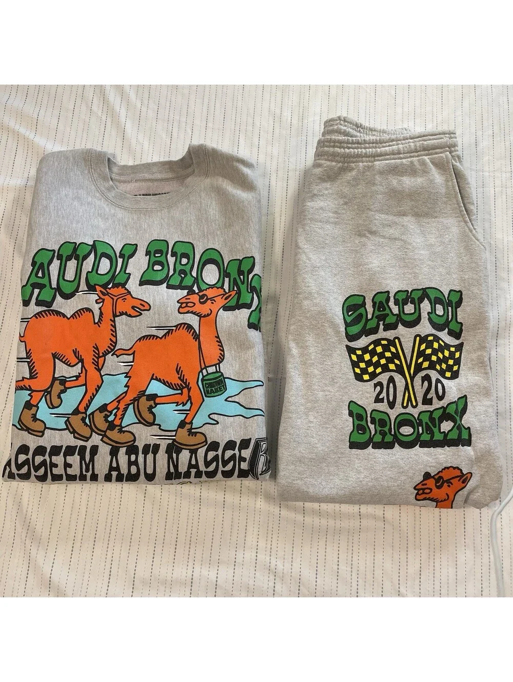 Chinatown Market Men's Large Saudi Bronx Sweatshirt Sweatpants Set